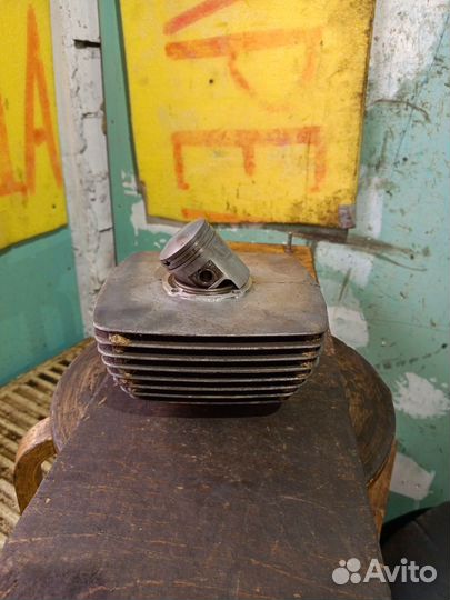 Цилиндр с поршнем мотоцикла Минск 3.112