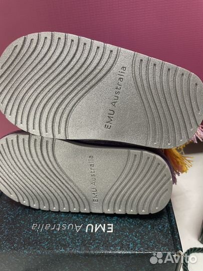 Продам новые угги для девочки эму