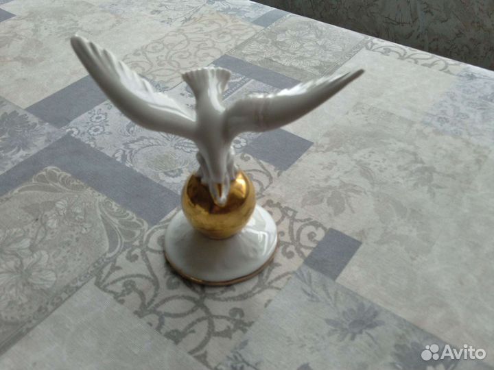 Статуэтка фарфор