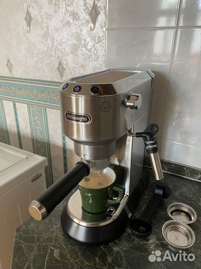 Кофеварка рожковая DeLonghi Dedica EC685.M Silver