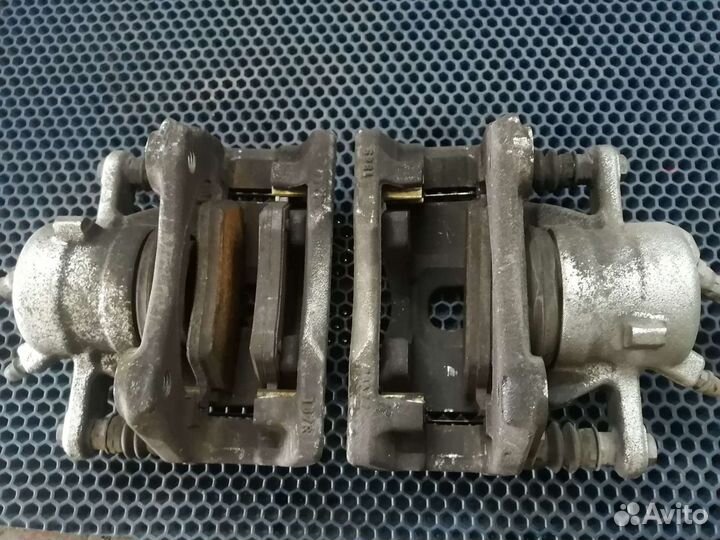 Суппорт передний Nissan Terrano Renault Daster