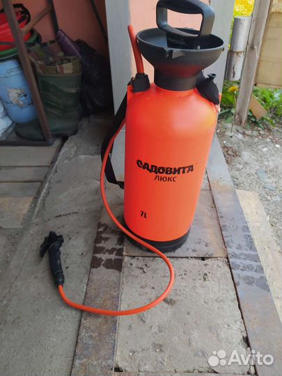 Опрыскиватель садовый ручной