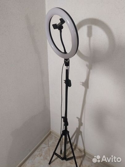 Кольцевая светодиодная лампа