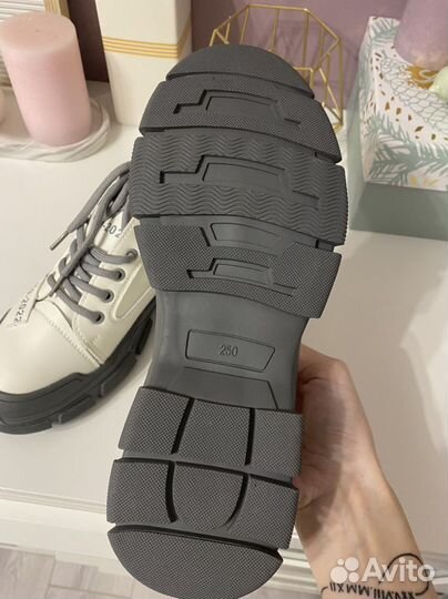 Новые женские ботинки