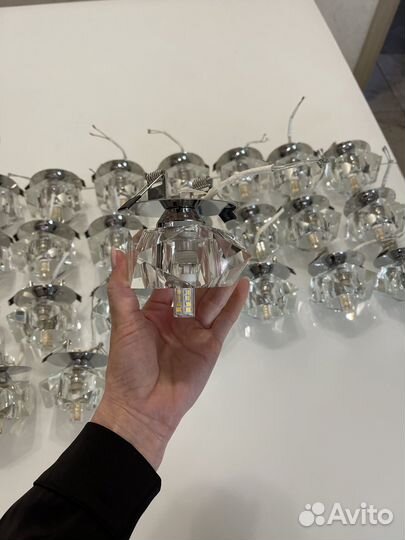 Продам встраиваемые точечные светильники