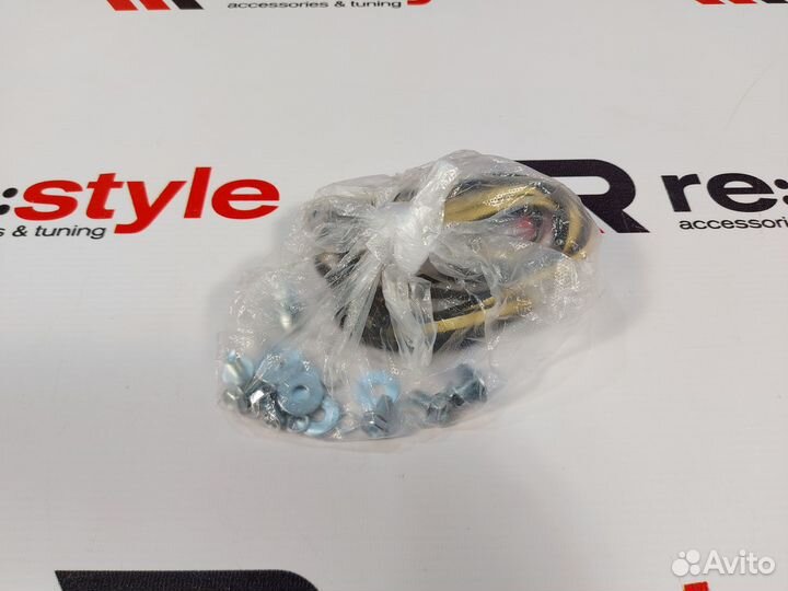 Спойлер Наверх Toyota Land Cruiser 200 Серебро