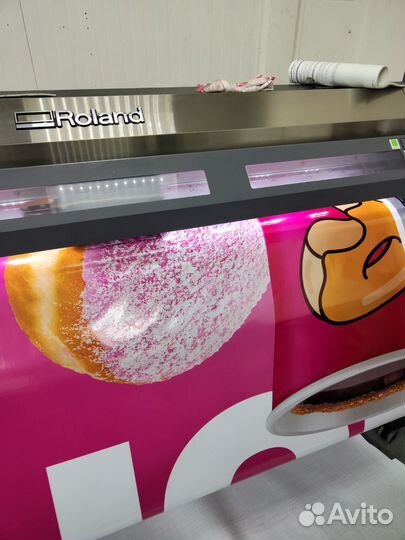 Широкоформатная печать баннеров, наклеек, холст