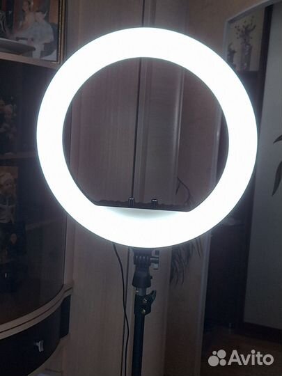 Кольцевая лампа 45 см со штативом