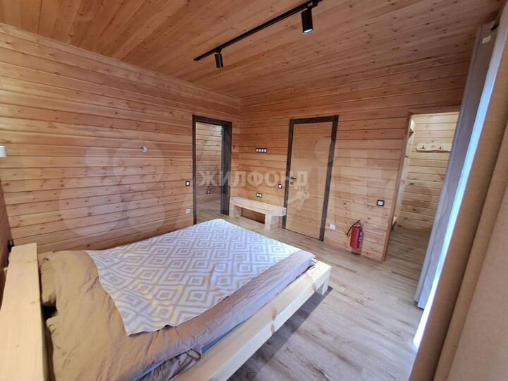 Коттедж 360 м² на участке 12 сот.