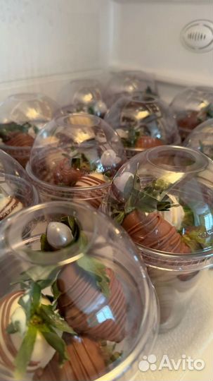 Клубника в шоколаде в стаканчиках