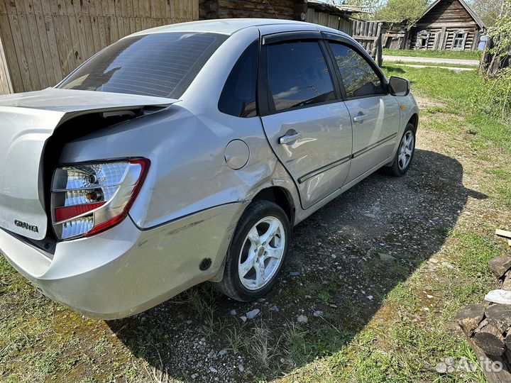 LADA Granta 1.6 МТ, 2012, битый, 187 000 км