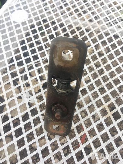 Крючок капота Фольксваген Гольф 2 Джетта 2