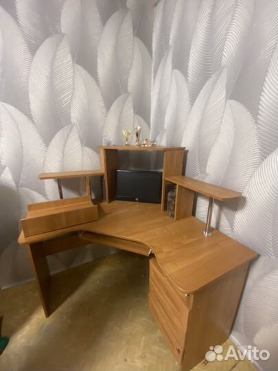 Письменный стол