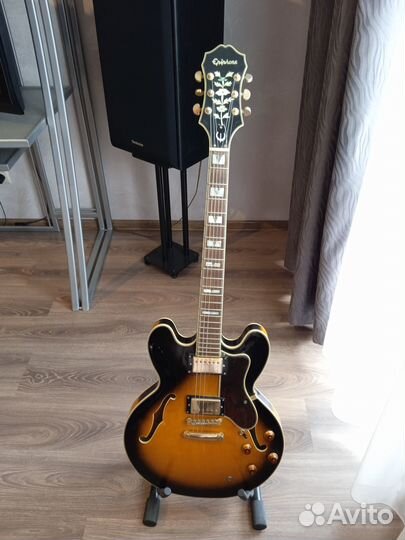 Полуакустическая электрогитара epiphone sheraton 2