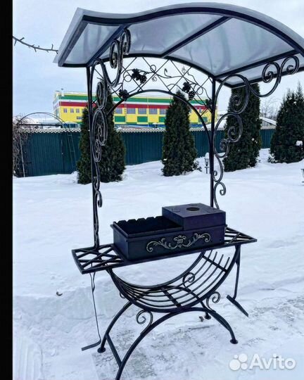 Мангал с крышей и подказанником