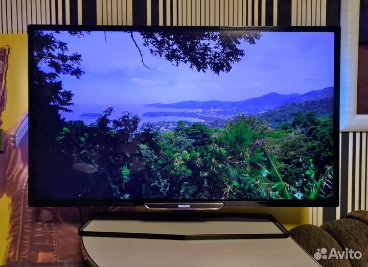 Телевизор Philips ambilight 32