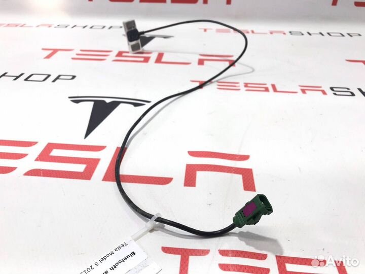 Bluetooth антенна Tesla Model S 2015 1052393-00-B
