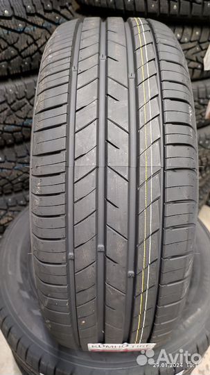 Kumho Ecsta HS52 215/45 R16 90V