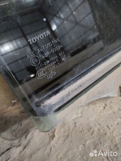 Стекло двери Toyota Land Cruiser 200 заднее прав