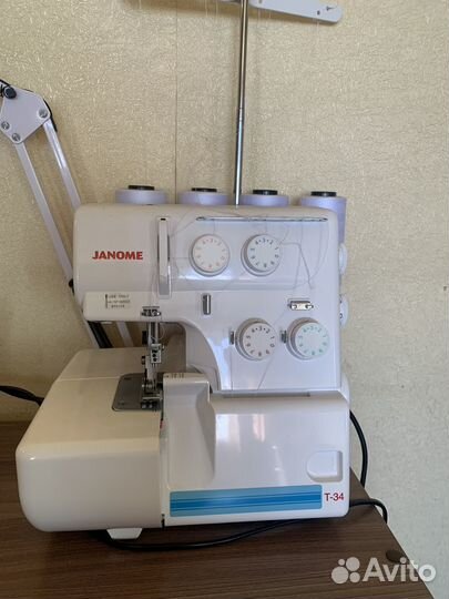 Швейная машина Janome