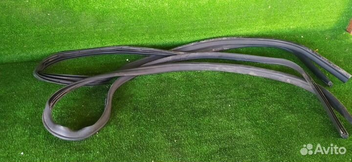 Уплотнение двери пара переднее Ford Focus 3 2.0