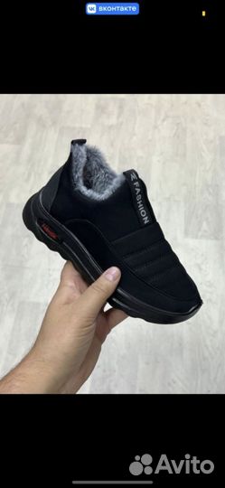Кроссовки женские