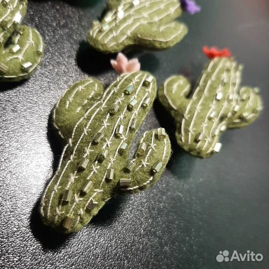 Брошка кактус