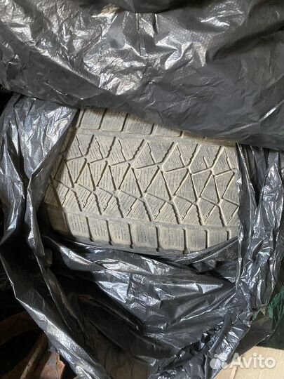 Bridgestone Blizzak DM-V2 225/60 R17