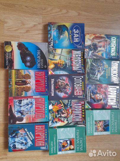 Книги. Зарубежная фантастика. 13 шт