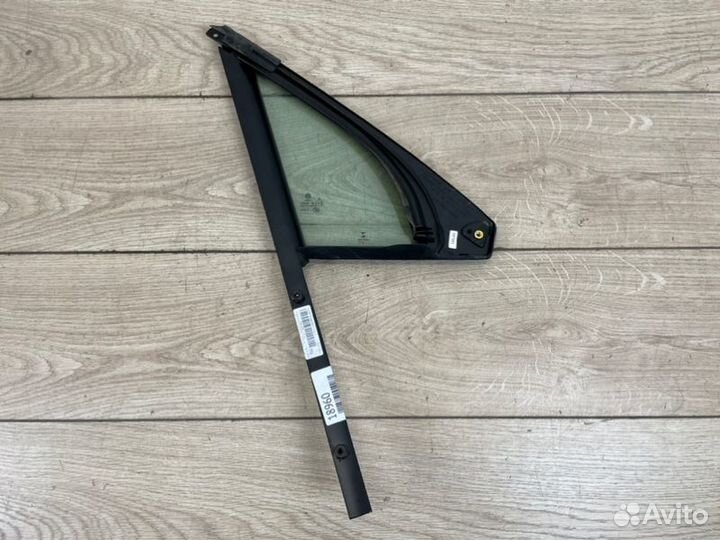 Неподвижное стекло двери переднее левое Vw Touareg
