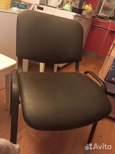 Туалетный столик с откидным зеркалом