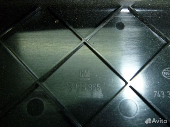 Крышка блока предохранителей opel astra H 2004