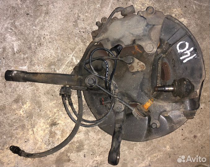 Ступица передняя левая в сборе Mercedes W140