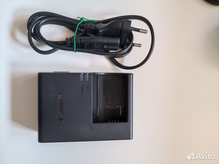 Зеркальный фотоаппарат canon eos 250d