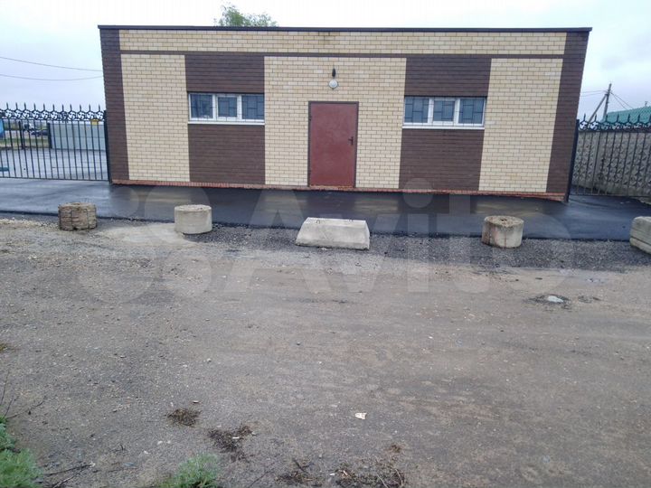 База с помещением свободного назначения, 100 м²