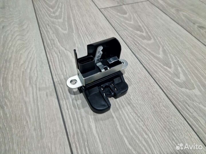 Замок багажника VW Golf 5/6, Passat B6 1K6827505C