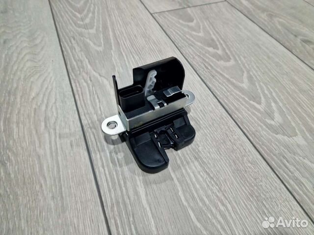 Замок багажника VW Golf 5/6, Passat B6 1K6827505C