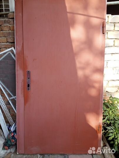 Металлическая дверь бу