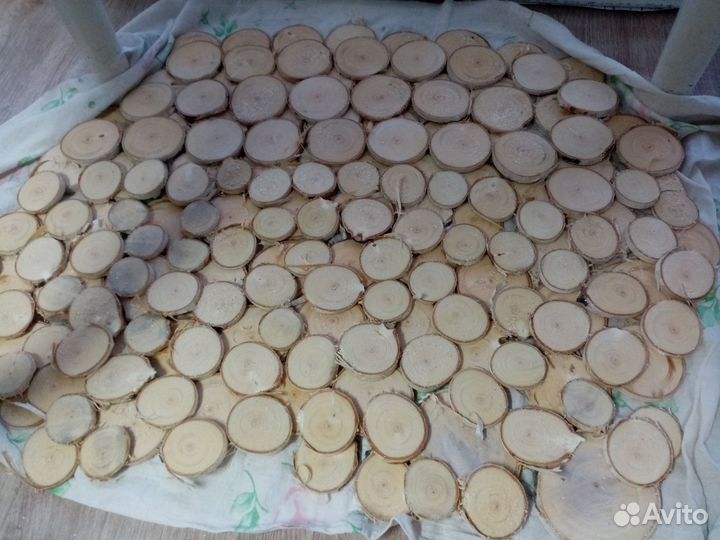 Слэб дерева и спилы