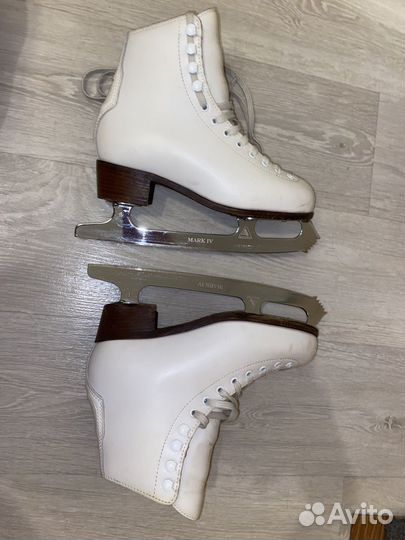 Профессиональные фигурные коньки wifa