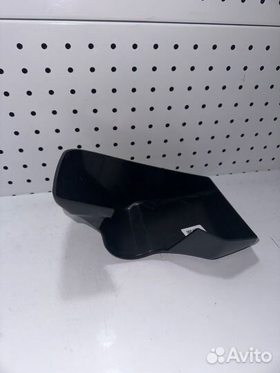 Крышка кронштейна зеркала нижняя правая Man