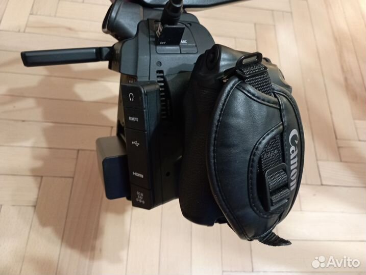 Камера Canon C100