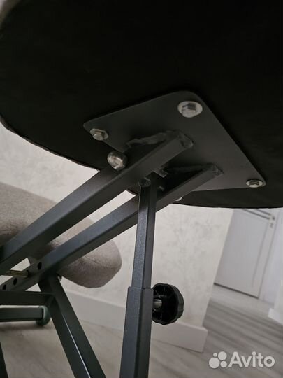 Стул ортопедический коленный серый