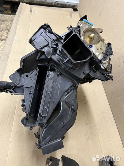 Курпус печки с заслонками левый Октавия 3, Ауди А3