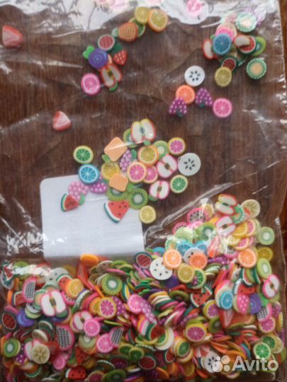 Разные украшения для ногтей