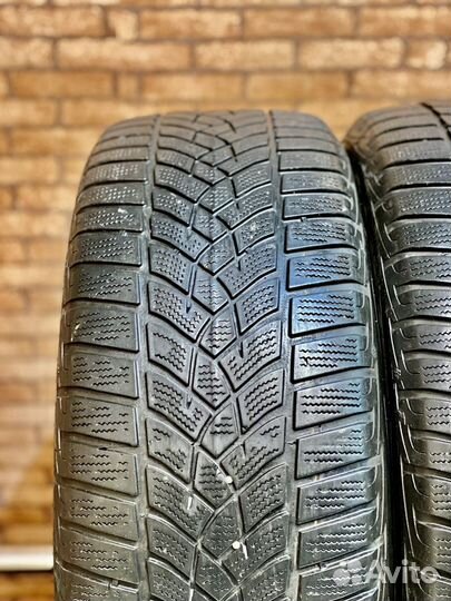 Goodyear UltraGrip Performance Gen-1 215/55 R17 98V