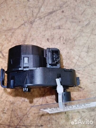 Сервопривод заслонок печки BMW X3 E83 рест