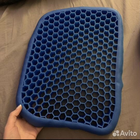 Ортопедическая подушка на сиденье соты