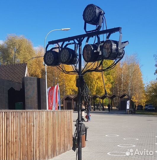 Стойка со световыми приборами