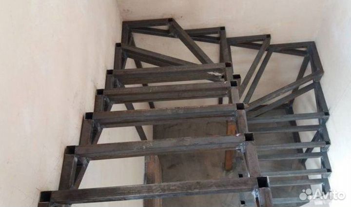 Лестница металлокаркас